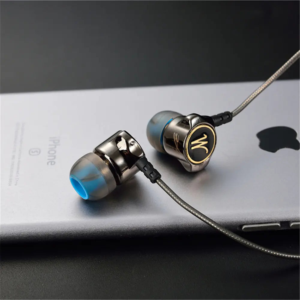 Heavy Bass Wired Earbuds with Built-In Microphone ā Durable Metal Design