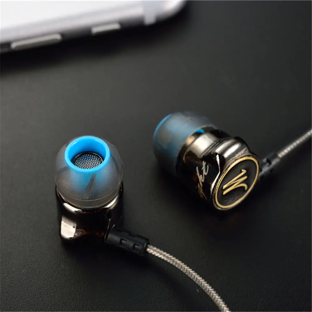 Heavy Bass Wired Earbuds with Built-In Microphone ā Durable Metal Design
